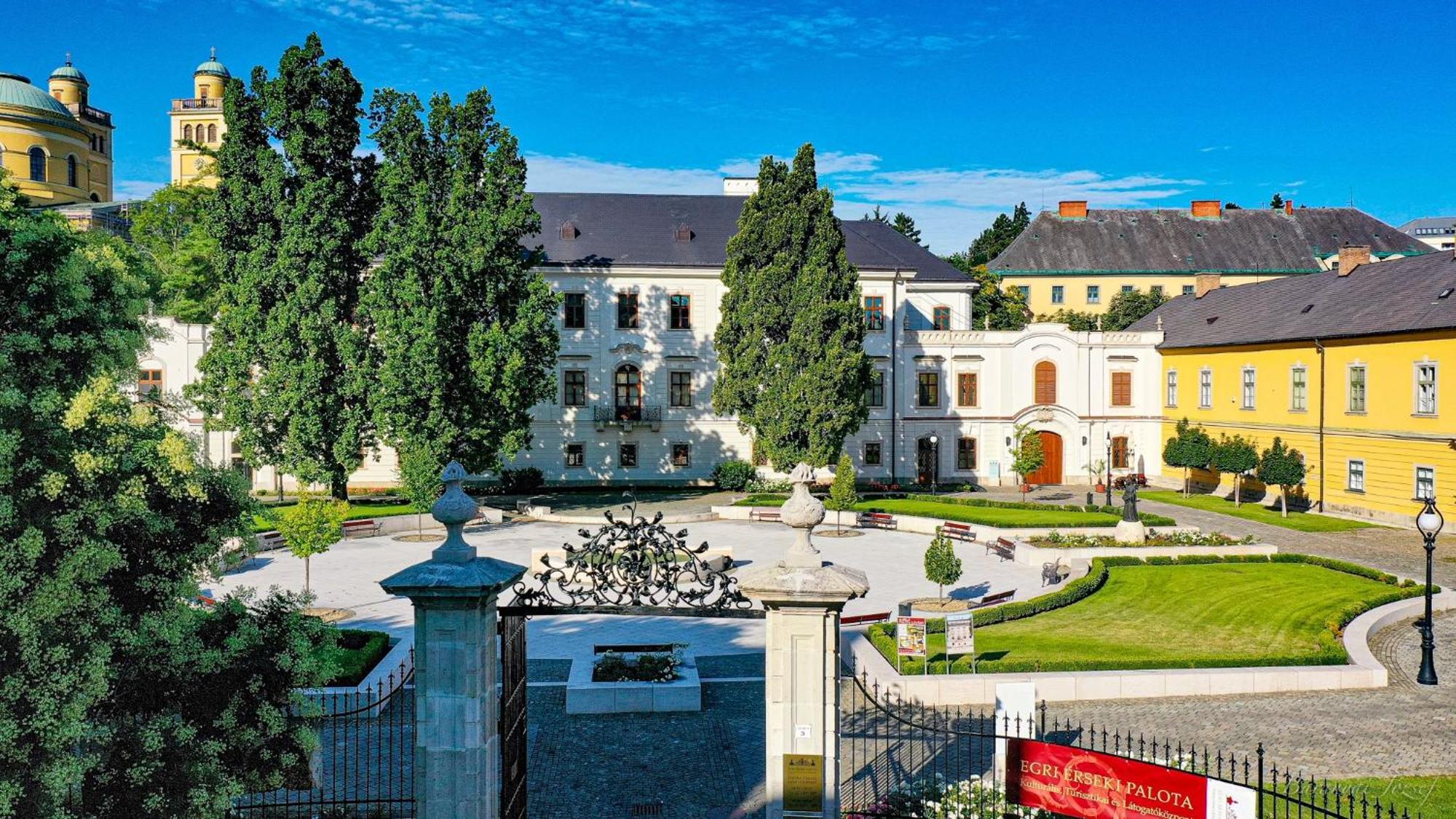Eger Tower View Apartment Екстер'єр фото